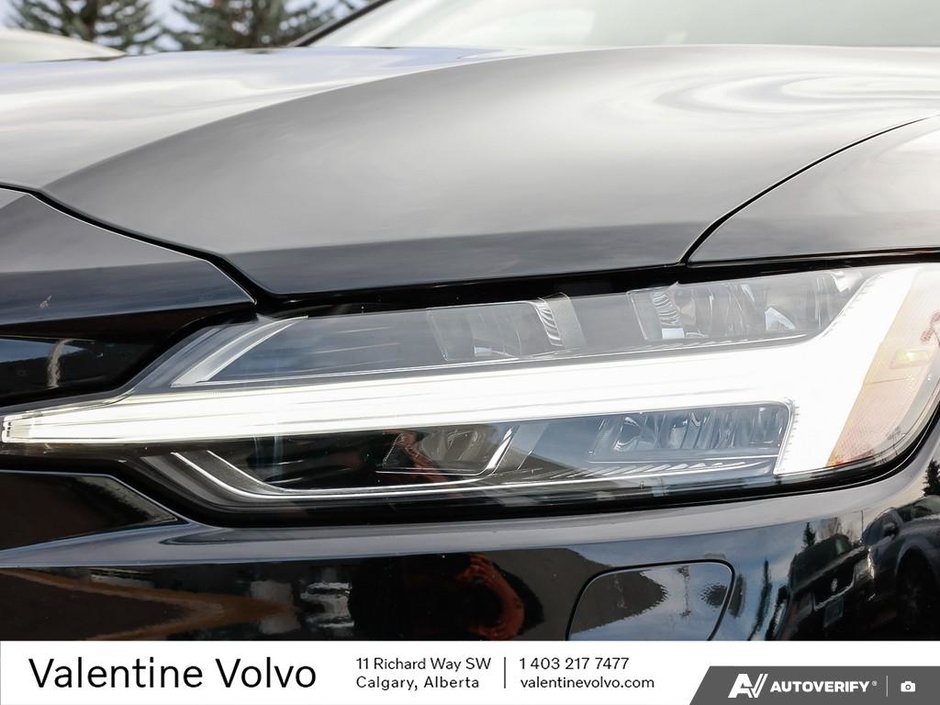 2025 Volvo S60 Plug-In Hybrid Ultra Black Edition-9