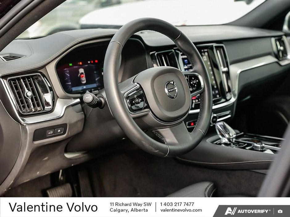 2025 Volvo S60 Plug-In Hybrid Ultra Black Edition-12