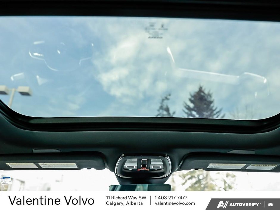 2025 Volvo S60 Plug-In Hybrid Ultra Black Edition-24