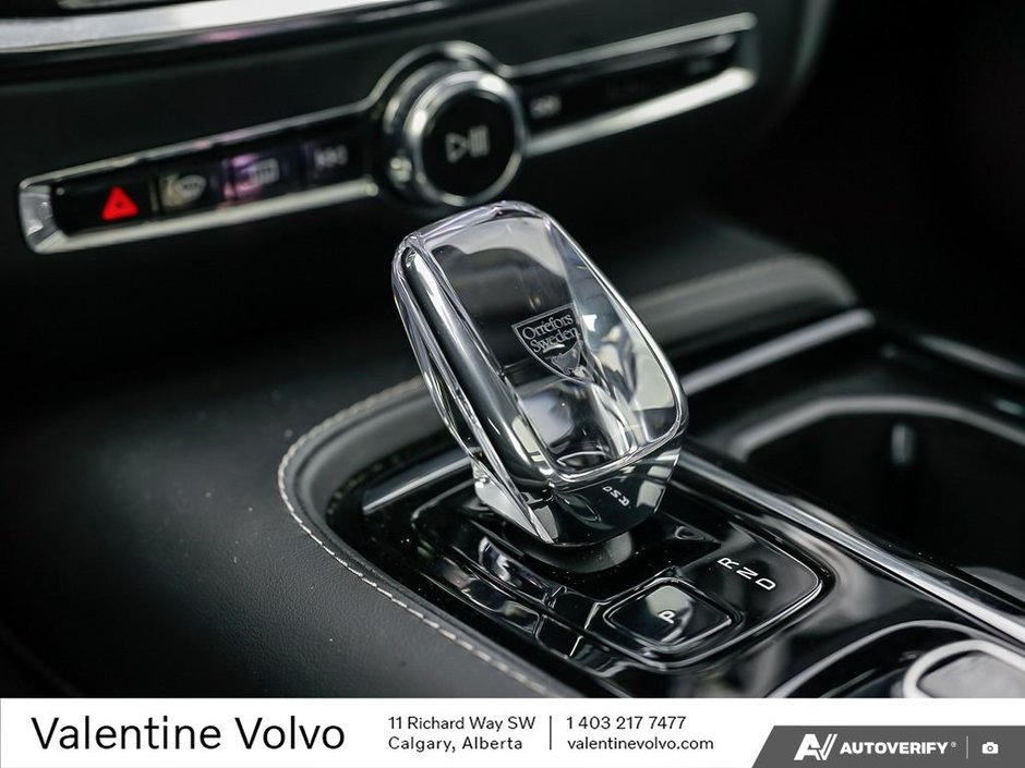 2025 Volvo S60 Plug-In Hybrid Ultra Black Edition-18