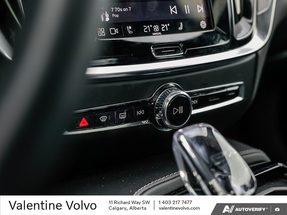 2025 Volvo S60 Plug-In Hybrid Ultra Black Edition-19