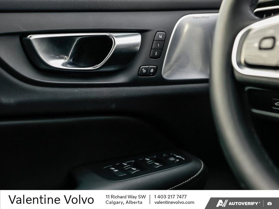 2025 Volvo S60 Plug-In Hybrid Ultra Black Edition-17