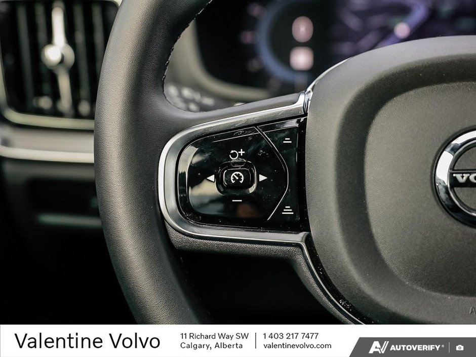 2025 Volvo S60 Plug-In Hybrid Ultra Black Edition-16