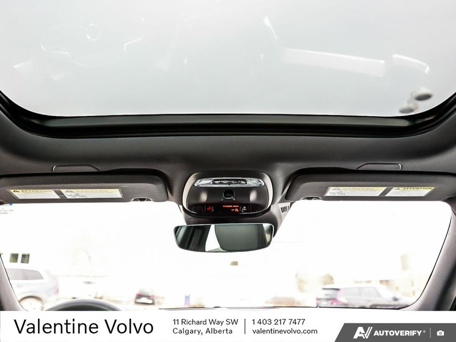 2022 Volvo S60 Recharge R-Design-24