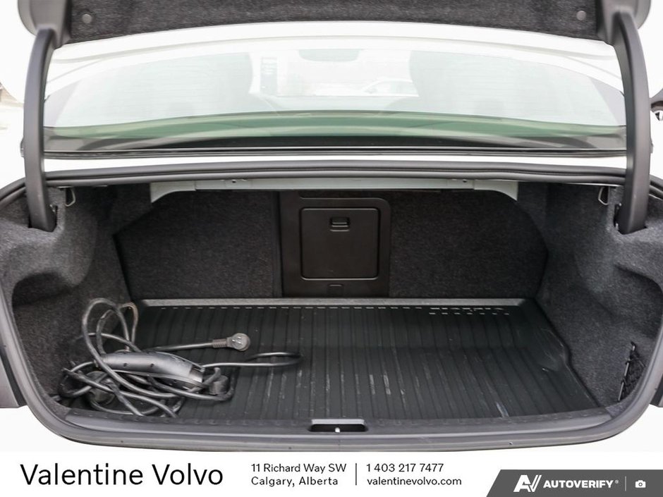 2022 Volvo S60 Recharge R-Design-10