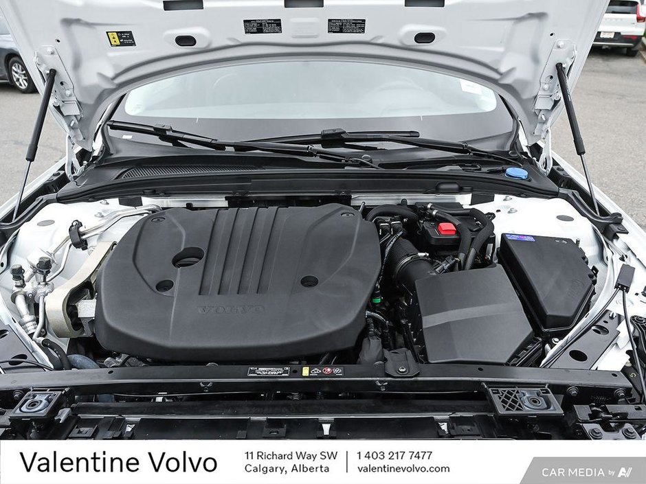2024 Volvo S60 Ultimate Dark Theme-7