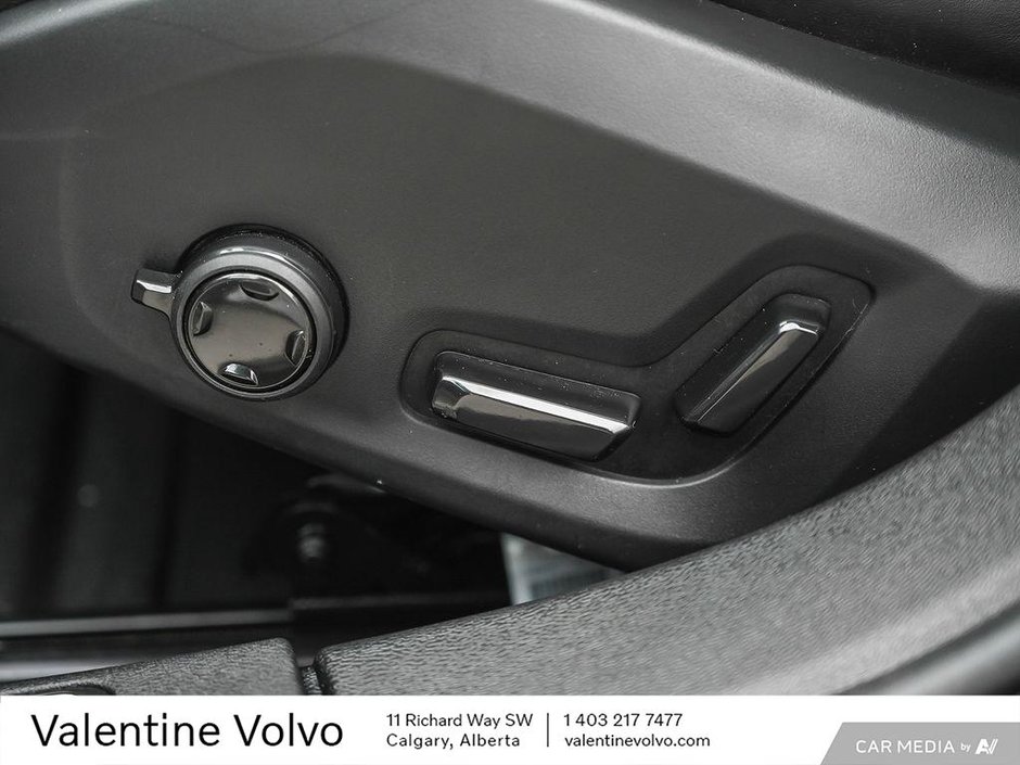 2024 Volvo S60 Ultimate Dark Theme-25