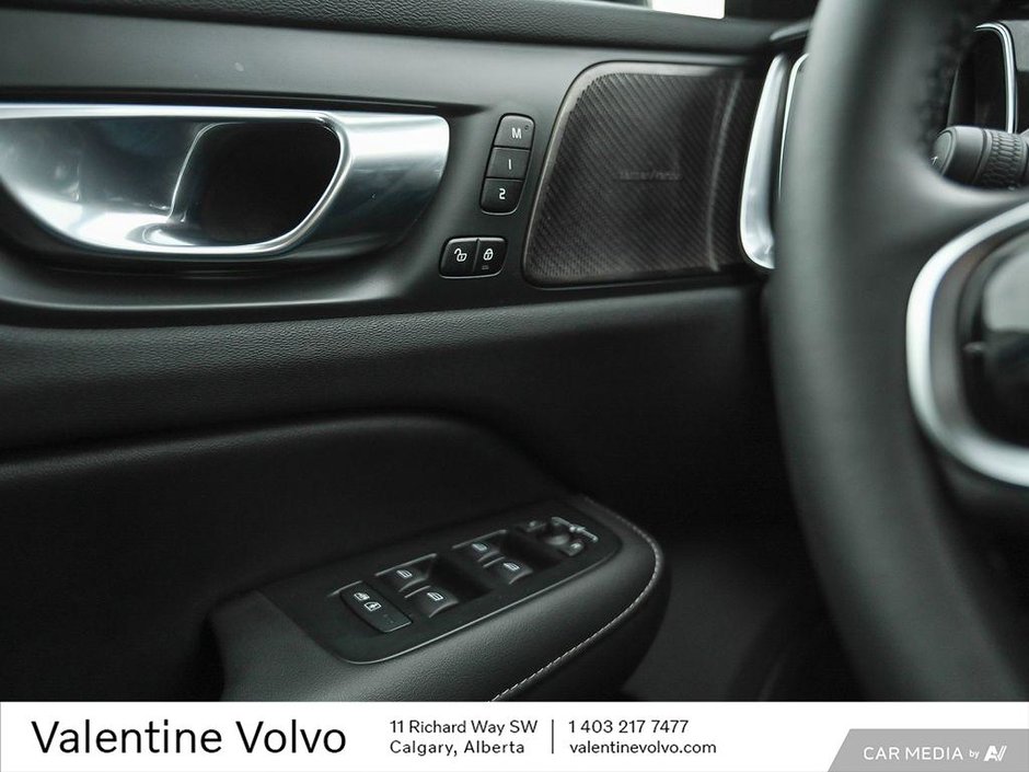 2024 Volvo S60 Ultimate Dark Theme-16