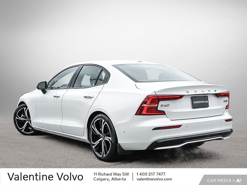 2024 Volvo S60 Ultimate Dark Theme-3