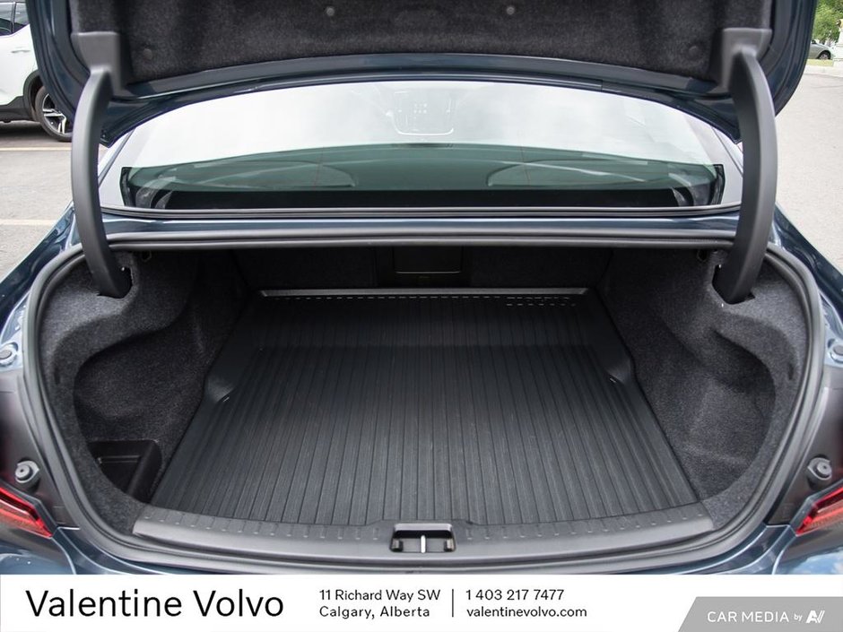 2024 Volvo S60 Core Dark Theme-10