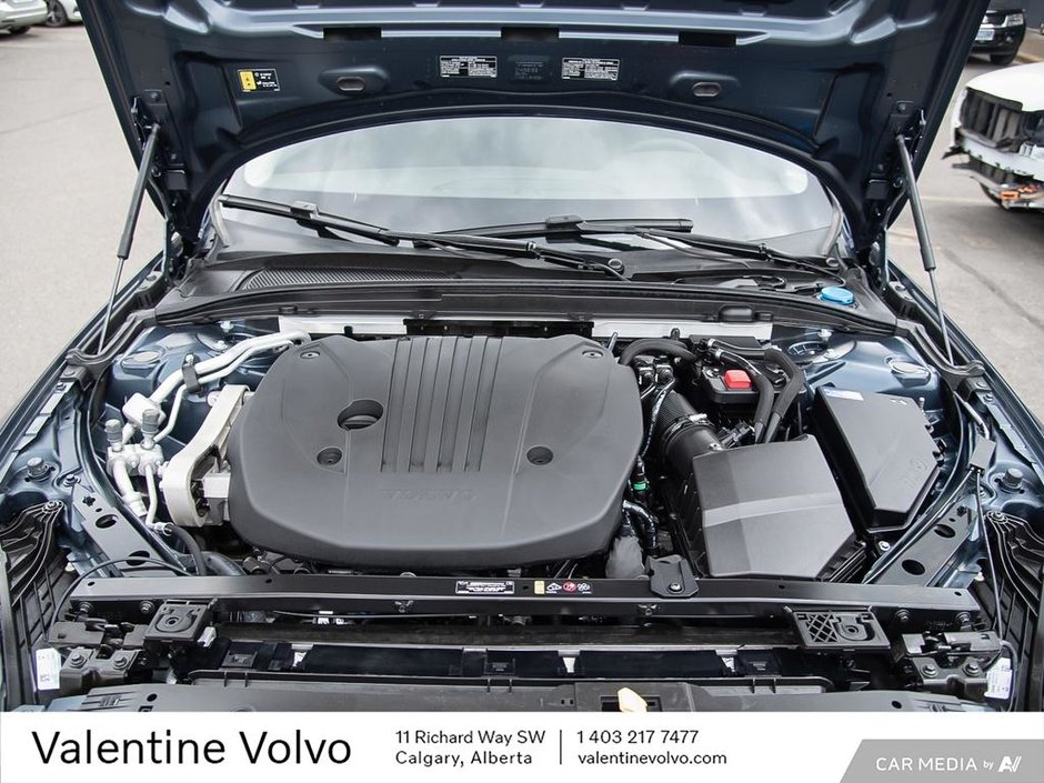 2024 Volvo S60 Core Dark Theme-7