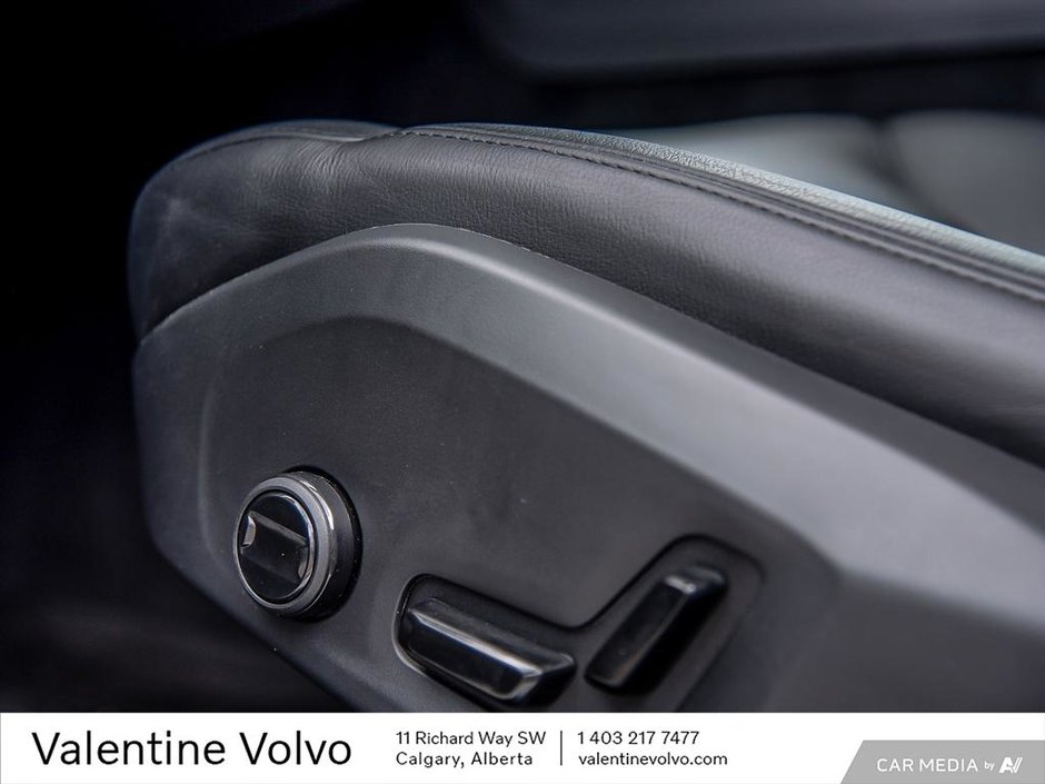2024 Volvo S60 Core Dark Theme-25