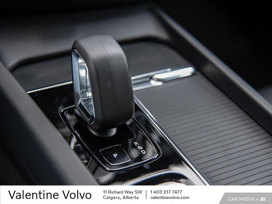 2024 Volvo S60 Core Dark Theme-18