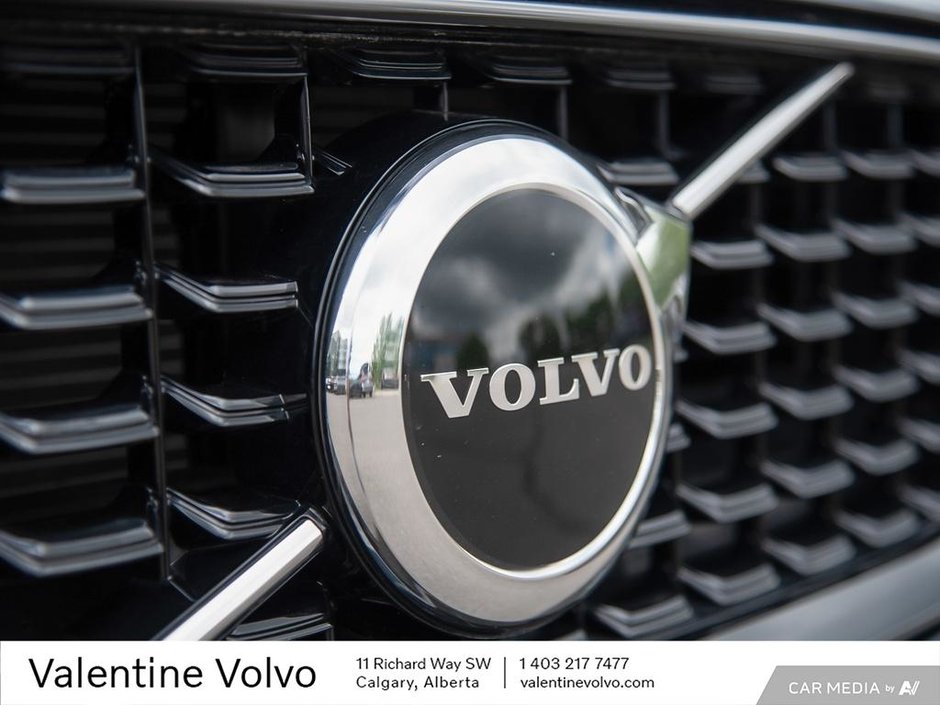 2024 Volvo S60 Core Dark Theme-8