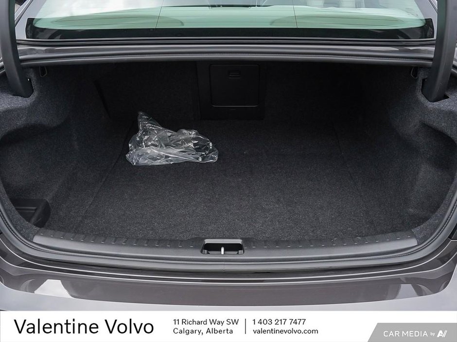 2024 Volvo S60 Core Dark Theme-10