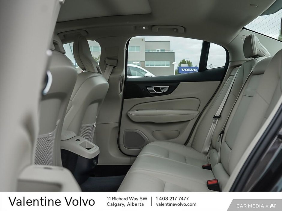 2024 Volvo S60 Core Dark Theme-23