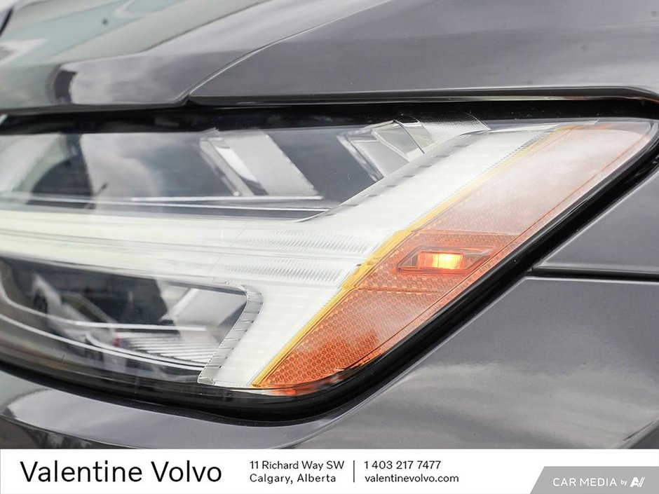 2024 Volvo S60 Core Dark Theme-9