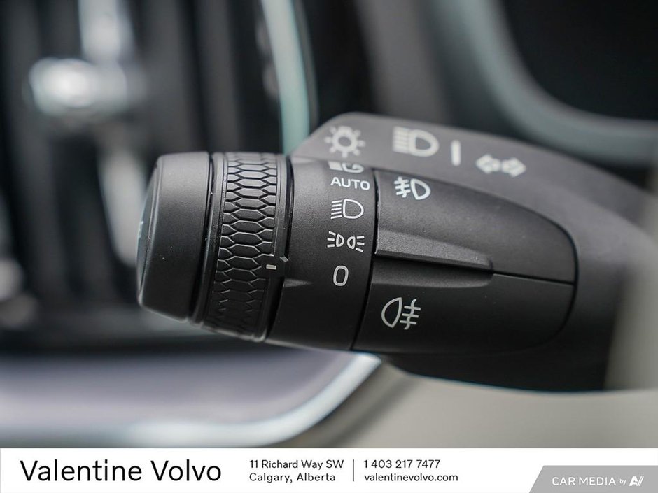 2024 Volvo S60 Core Dark Theme-15