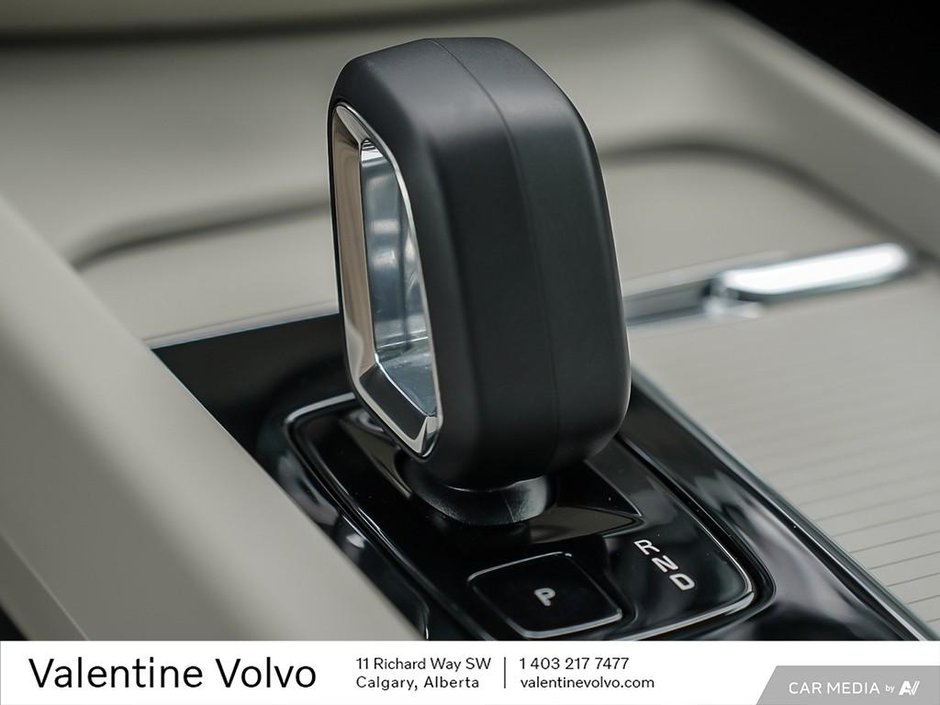 2024 Volvo S60 Core Dark Theme-18