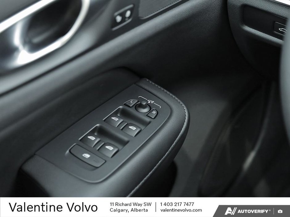 2024 Volvo S60 Core Dark Theme-16
