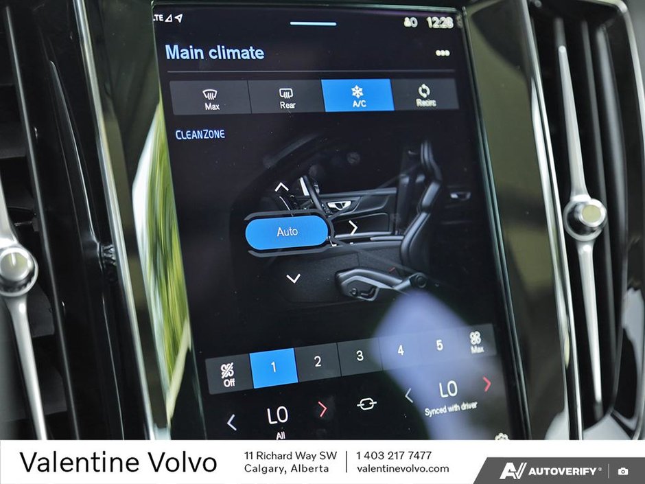 2024 Volvo S60 Core Dark Theme-21
