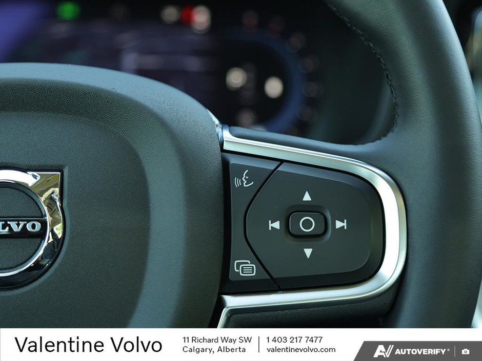 2024 Volvo S60 Core Dark Theme-17