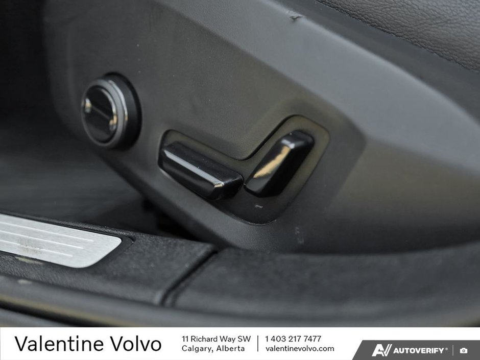 2024 Volvo S60 Core Dark Theme-28