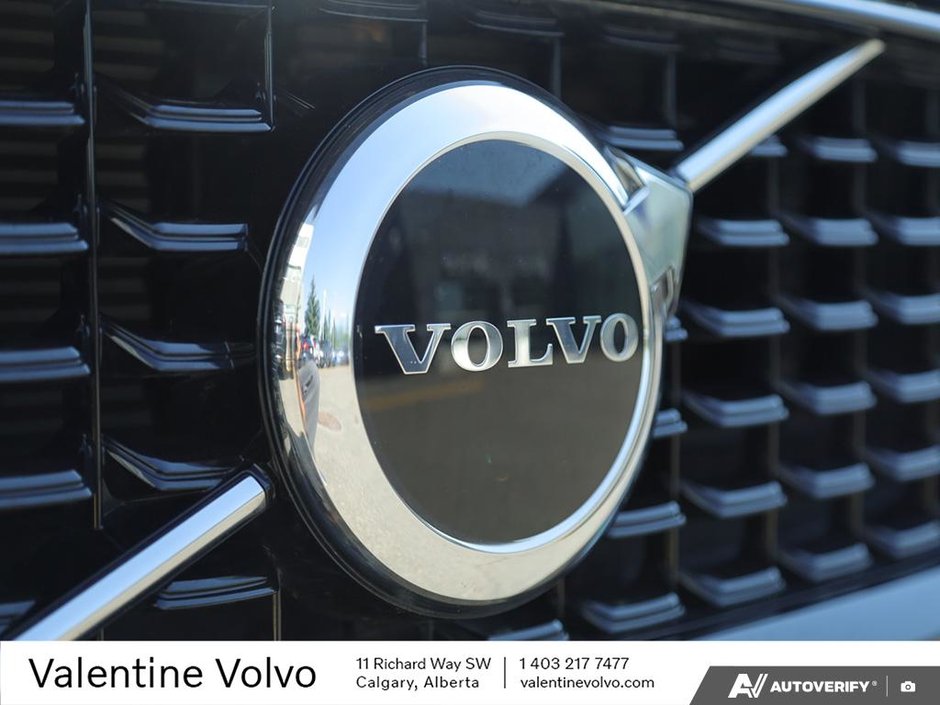2024 Volvo S60 Core Dark Theme-8