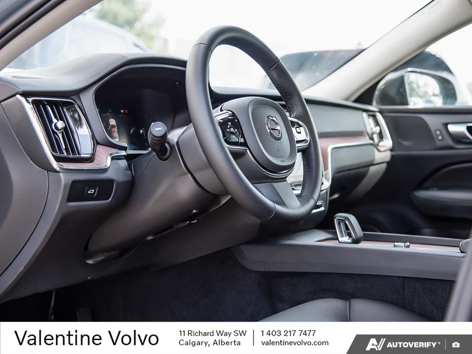 2024 Volvo S60 Plus Dark Theme-12