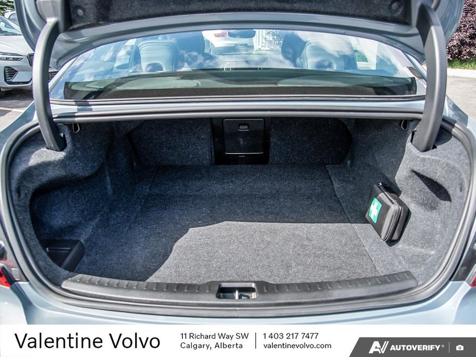 2024 Volvo S60 Plus Dark Theme-10