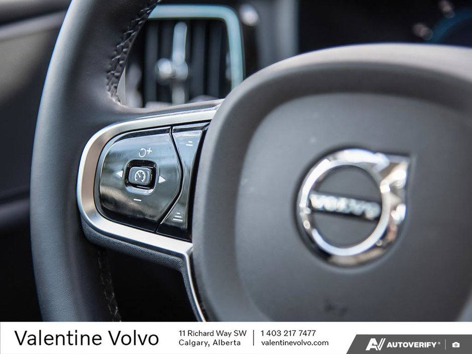 2024 Volvo S60 Plus Dark Theme-17