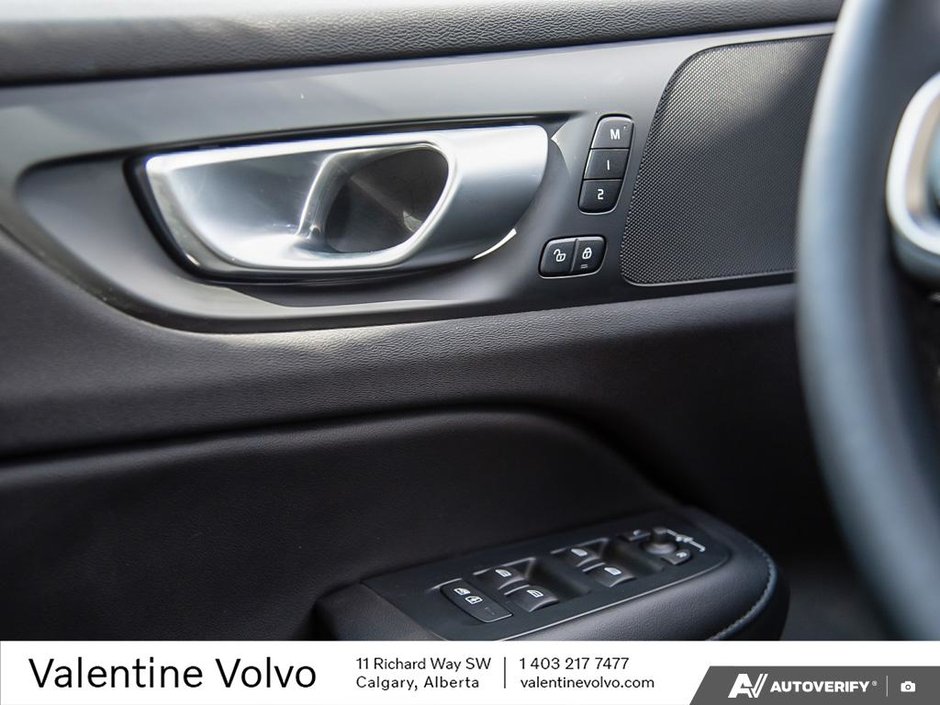 2024 Volvo S60 Plus Dark Theme-16