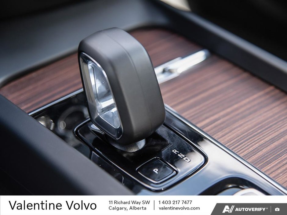 2024 Volvo S60 Plus Dark Theme-18