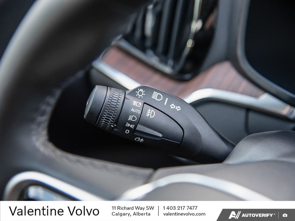 2024 Volvo S60 Plus Dark Theme-15