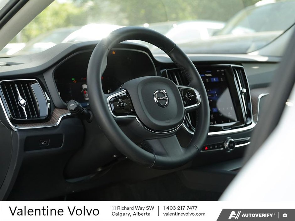 2024 Volvo S60 Plus Dark Theme-12