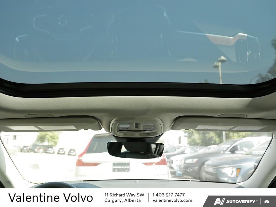 2024 Volvo S60 Plus Dark Theme-27