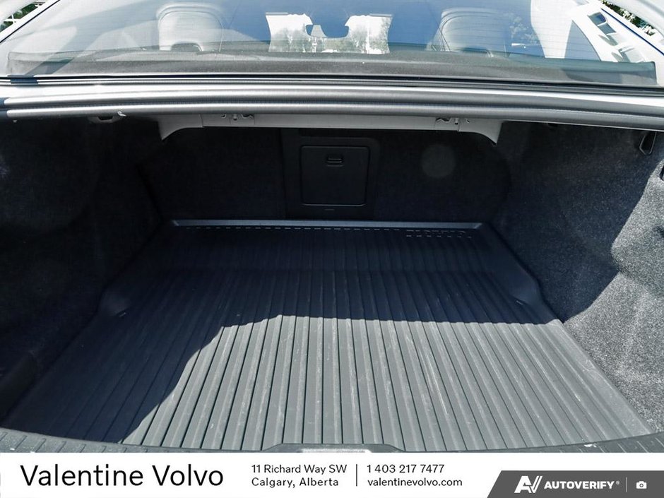 2024 Volvo S60 Plus Dark Theme-10