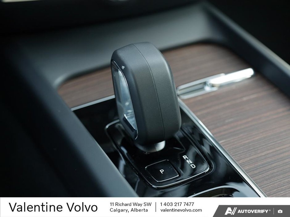 2024 Volvo S60 Plus Dark Theme-18