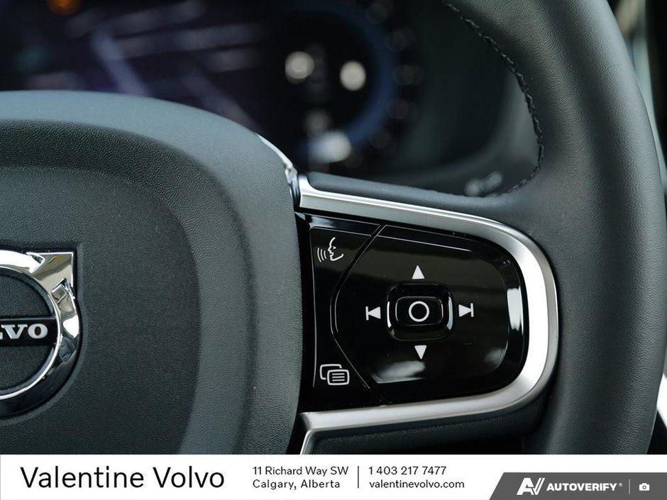2024 Volvo S60 Plus Dark Theme-17