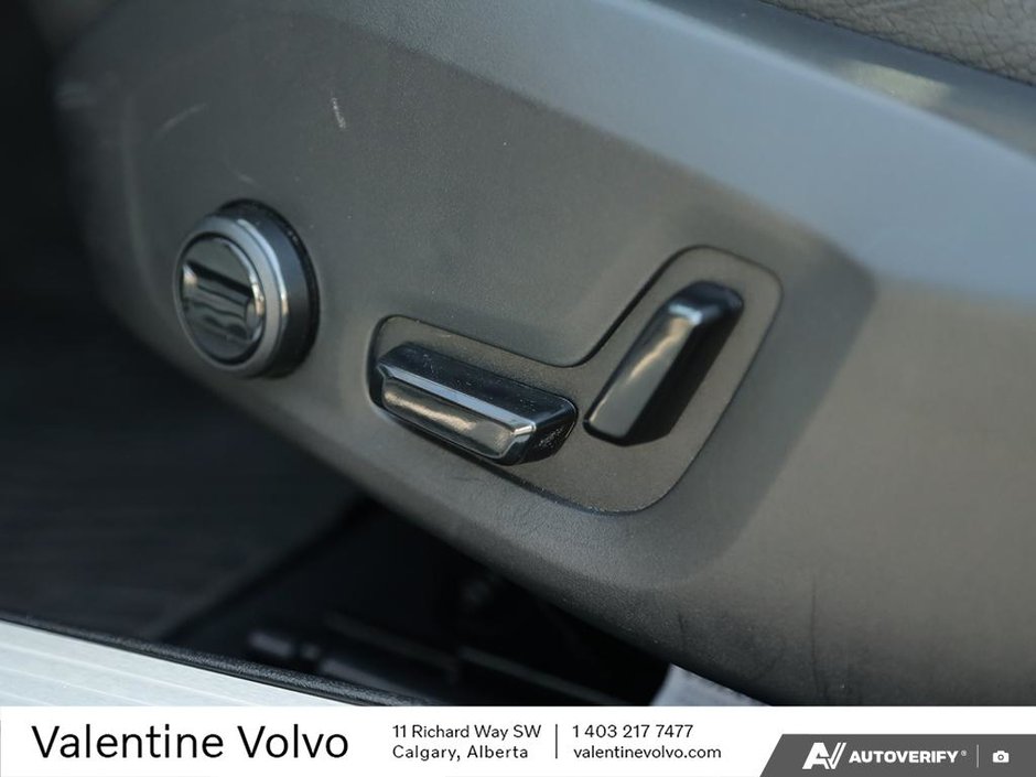 2024 Volvo S60 Plus Dark Theme-28