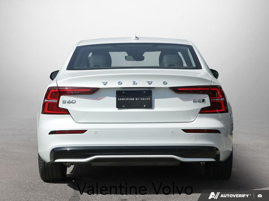 2024 Volvo S60 Plus Dark Theme-4