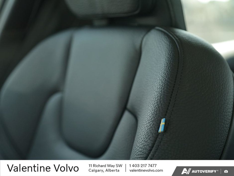 2024 Volvo S60 Plus Dark Theme-24