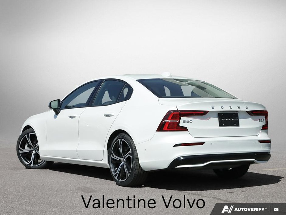 2024 Volvo S60 Plus Dark Theme-3