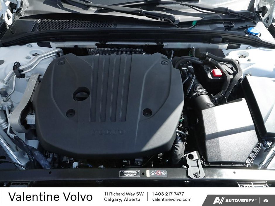 2024 Volvo S60 Plus Dark Theme-7