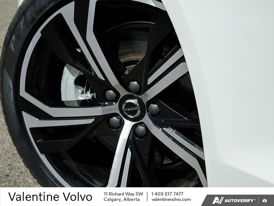 2024 Volvo S60 Plus Dark Theme-5