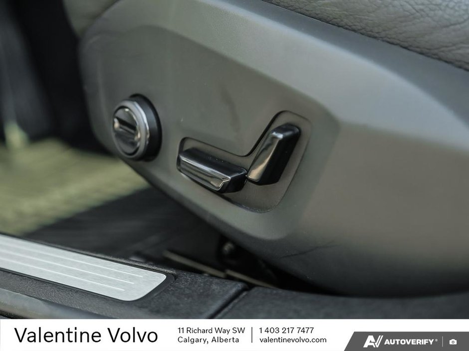 2024 Volvo S60 Plus Dark Theme-28
