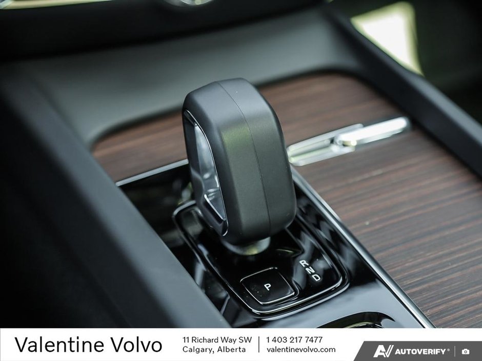 2024 Volvo S60 Plus Dark Theme-18