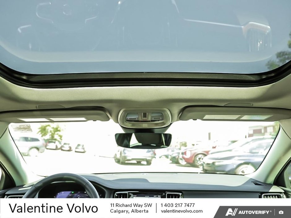 2024 Volvo S60 Plus Dark Theme-25
