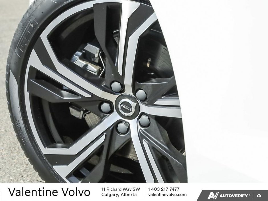 2024 Volvo S60 Plus Dark Theme-5