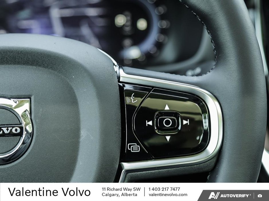2024 Volvo S60 Plus Dark Theme-17